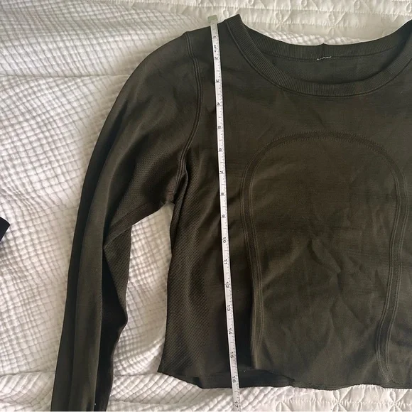 lululemon athletica Women's Olive Long Sleeve Cropped Jacket - Picture 4 of 5